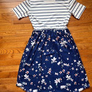 Dress with pockets! Unsure exact size, fits like M/L